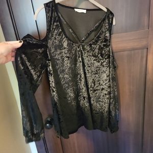 EUC Women's Blueheaven Black Crushed Velvet Cold Shoulder Sleeve Top Size Medium